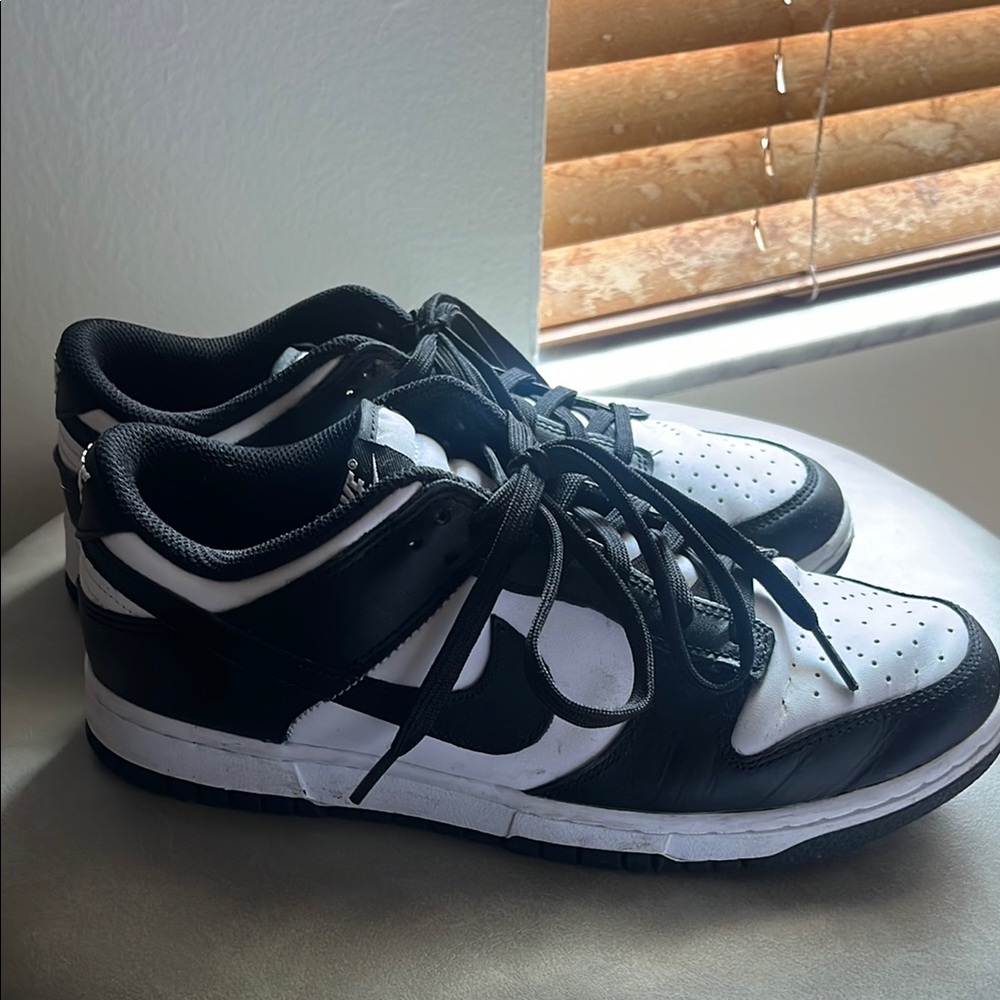 Nike Women's Black and White Sneakers